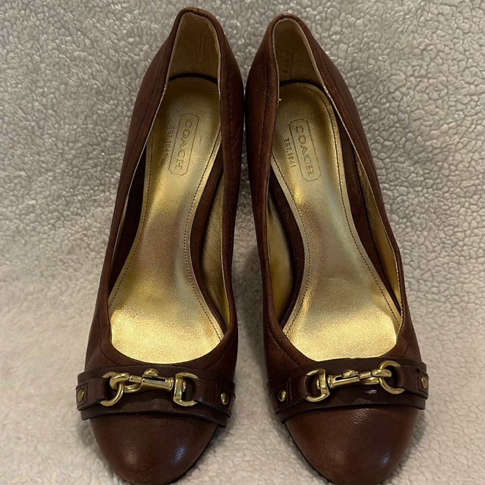 Coach Brown Desaree Pumps Pre-Loved Gold Clasp Accents Size 7B No Box